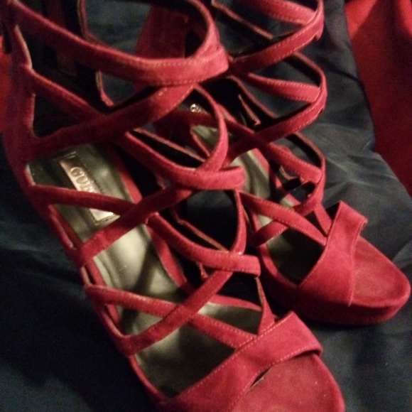 Guess Open Toe , Stiletto Dress Sandals/ Beautiful deep berry color! Very rare ! - Picture 2 of 3